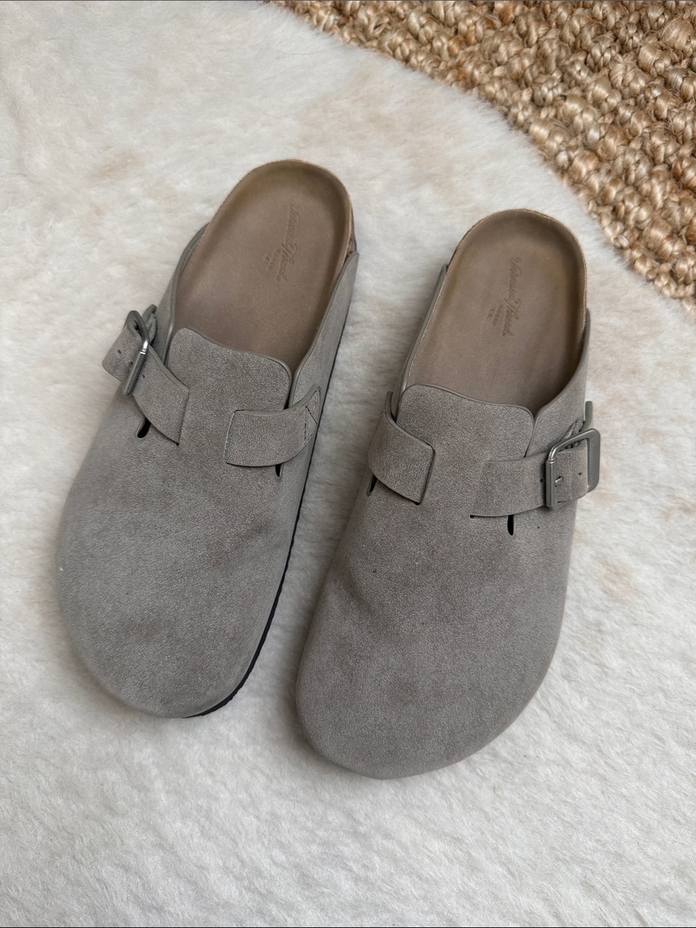 Universal Thread Clogs